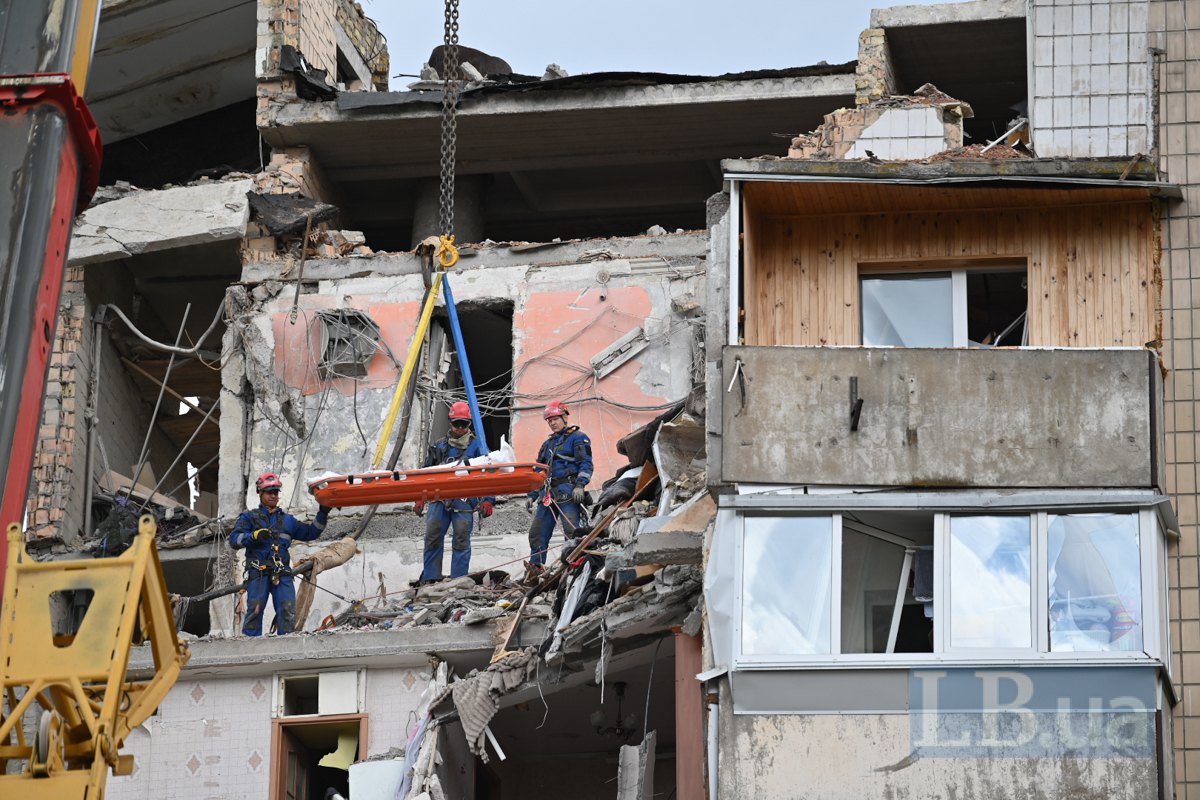  The aftermath of the shelling of the Podilskyy district, 6 July 2026