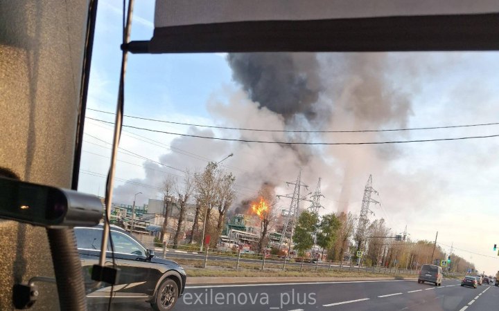 Oil refinery on fire in Yaroslavl, Russia