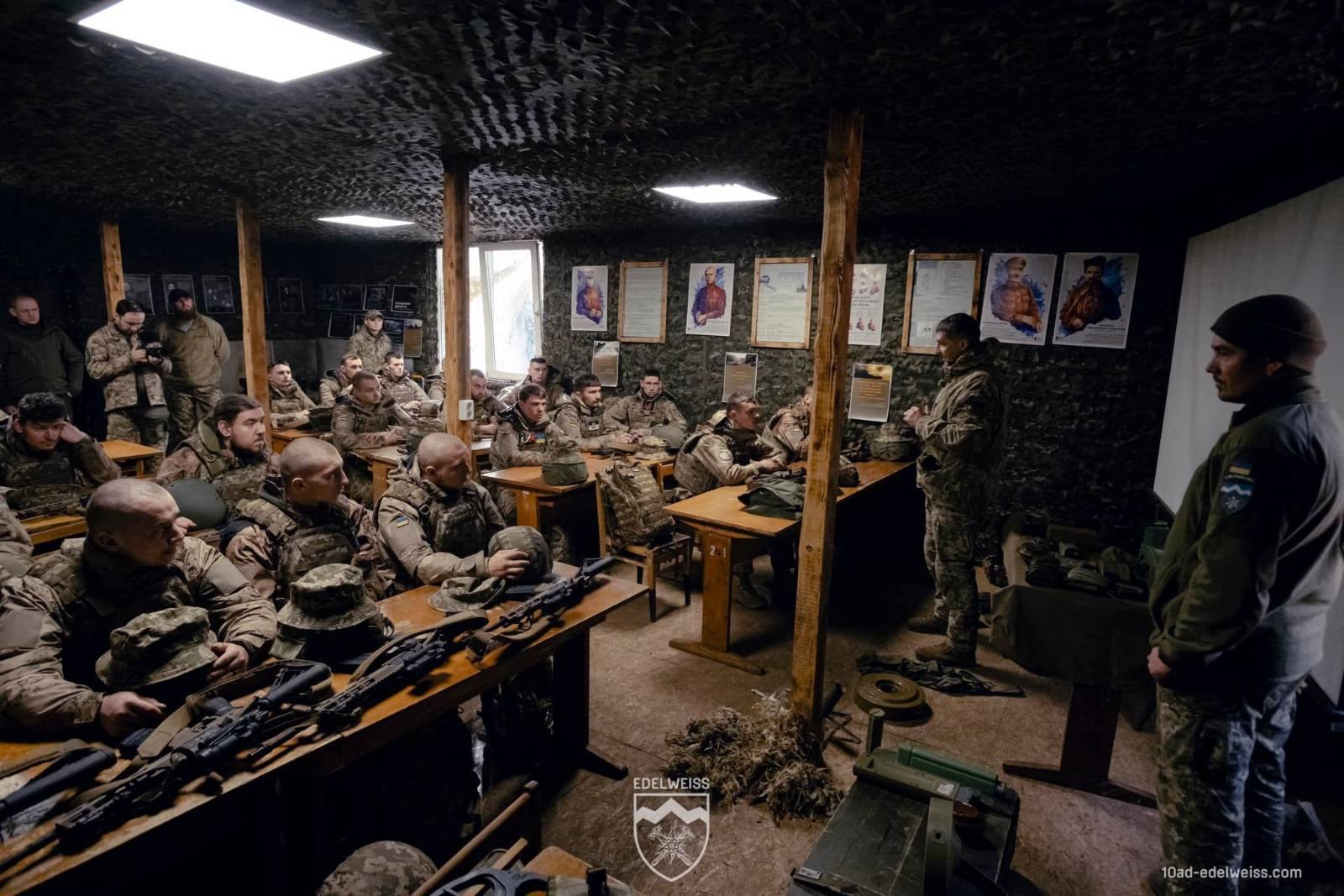 Soldiers of the 10th Separate Mountain Assault Brigade Edelweiss.