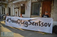 Event in support of political prisoners held outside Medvedchuk's office