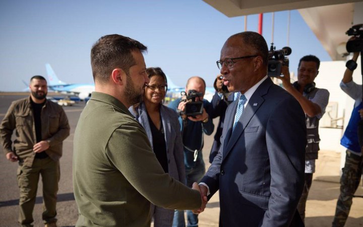 Zelenskyy meets Cape Verde PM on the way to Argentina