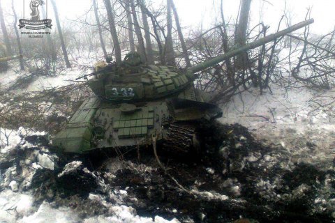 Ukrainian defenders block Russian tanks in Borodyanka