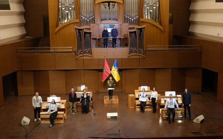 Five organs play simultaneously in Kharkiv, setting a national record