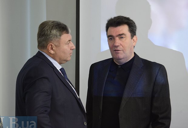 Yuriy Harbuz (left) and the head of the first national portal of open-source information on cities and districts of
Ukraine, Oleksiy Danylov