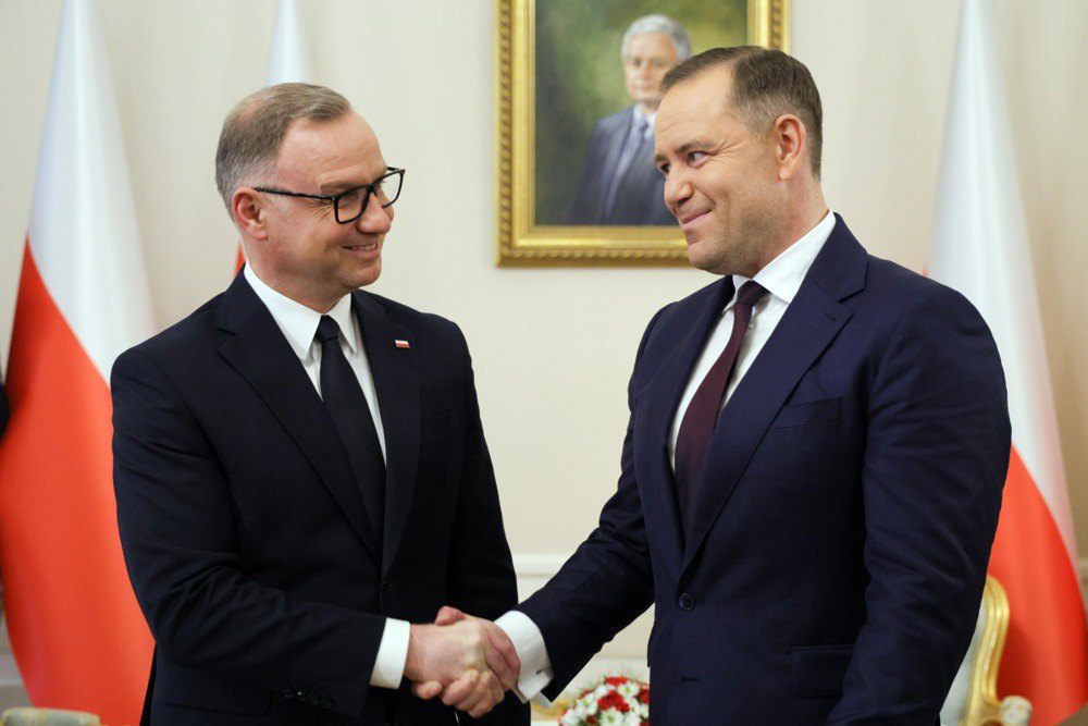 Former Polish President Andrzej Duda (left) and newly elected President Karol Nawrocki (right) at the Presidential Palace in Warsaw, 3 June, 2025
