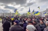 In the centre of Kherson, civilians went on a rally against the occupiers. The invaders began firing