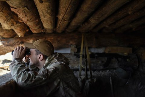One Ukrainian serviceman killed, four wounded in Donbas