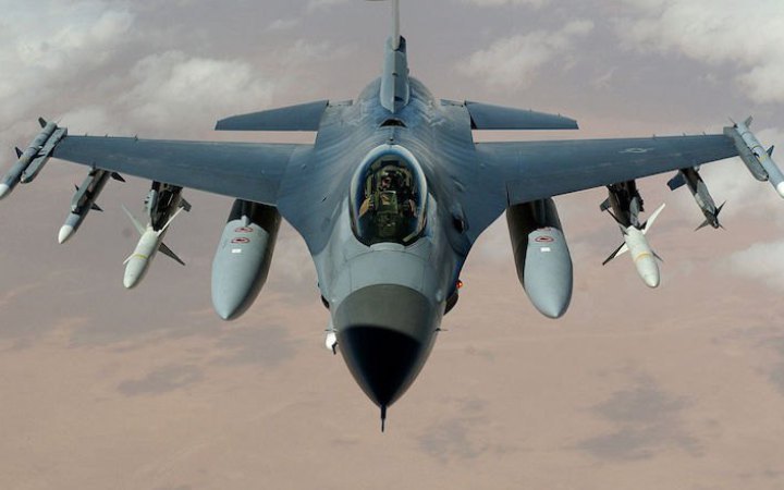 Denmark starts training Ukrainian pilots on F-16s