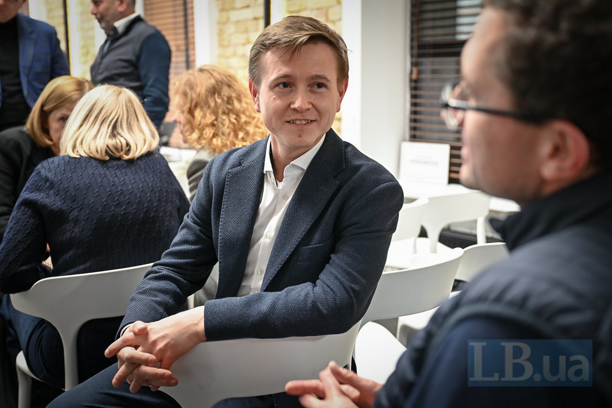 Artem Shaipov, Head of the Legal and Political Advisory Team of the GIZ Project ‘Promoting Ukraine's Approach to the EU in the Field of Rule of Law’ (centre)