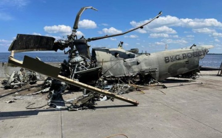 Fragments of an enemy helicopter were lifted from the Kyiv Reservoir