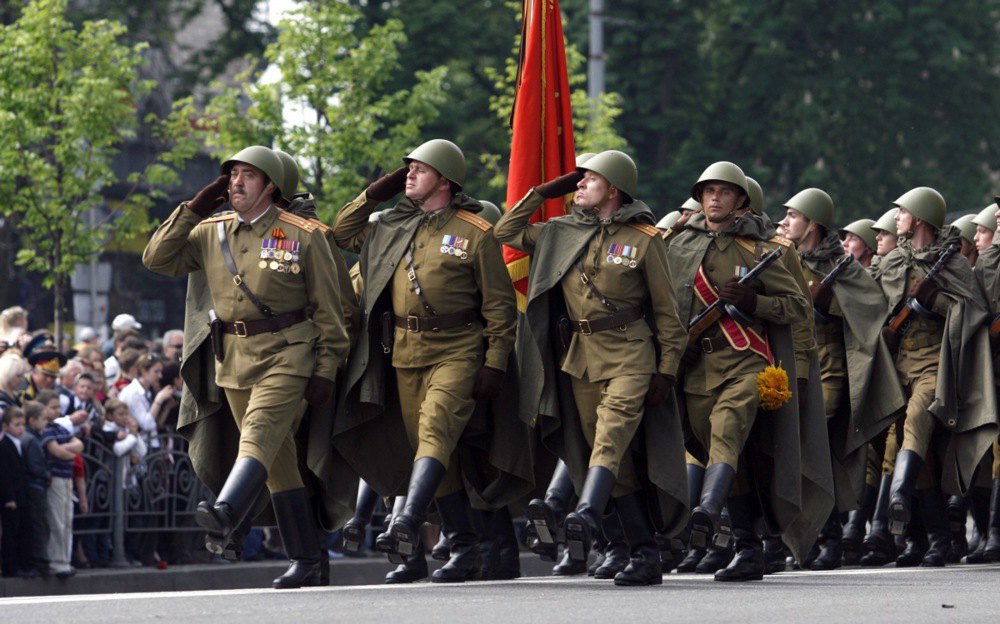 Military parade on 9 May on Khreshchatyk, 2010.