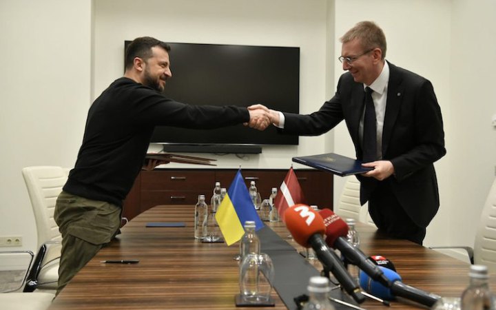Latvia signs security agreement with Ukraine: to provide annual military support of 0.25% of GDP