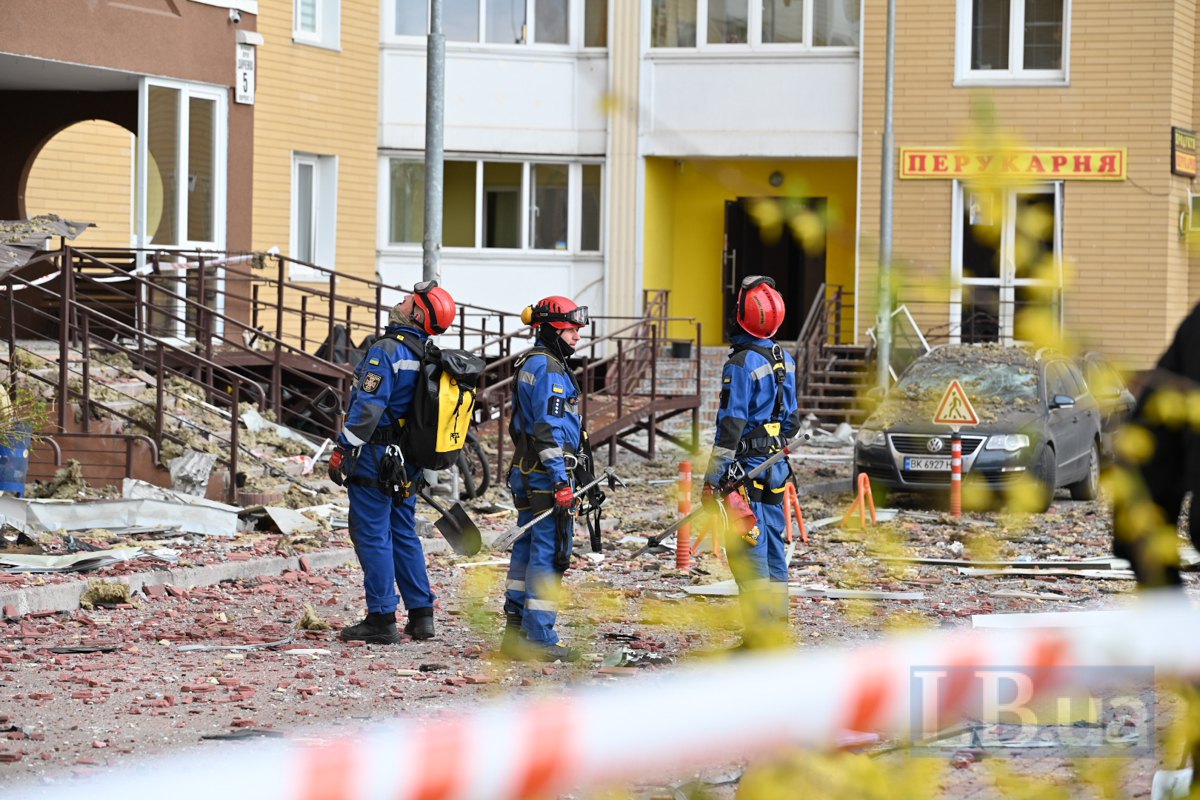 Consequences of hitting a high-rise building in the Podilskyy district of Kyiv, 16 April, 2026