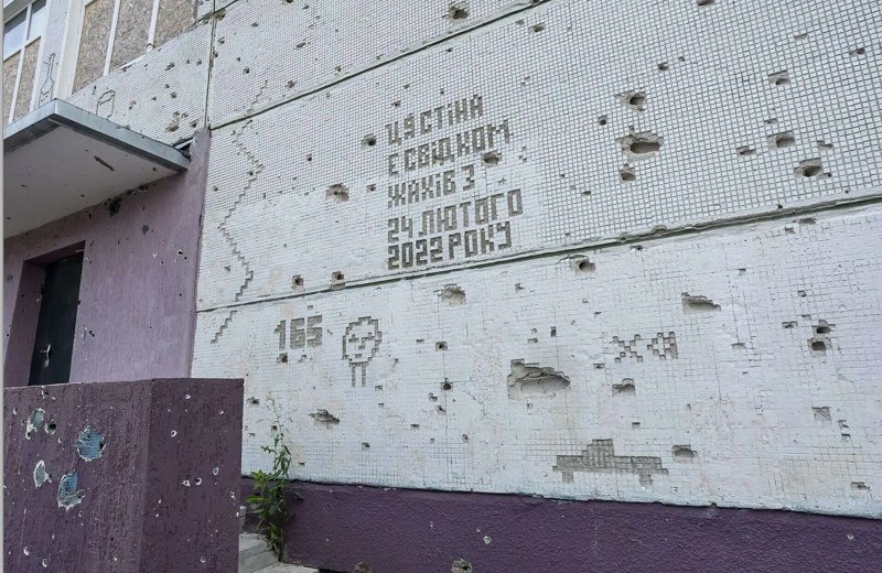  Vitaliy Kokhan's art intervention ‘In Memoriam of All of Us’ in Pivnichna Saltivka, Kharkiv, July–August 2025.