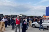 Columns with evacuees from Azovstal arrive in Zaporizhzhia