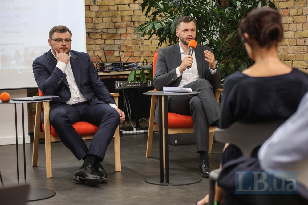 Viktor Pavlushchyk, Head of the National Agency on Corruption Prevention (right)