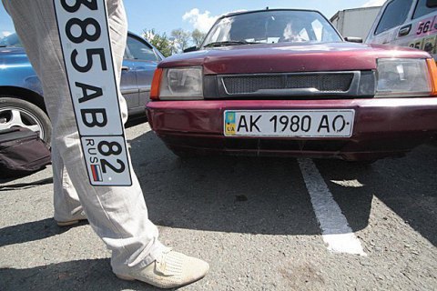 Cars with Ukrainian number plates said barred from entering Crimea