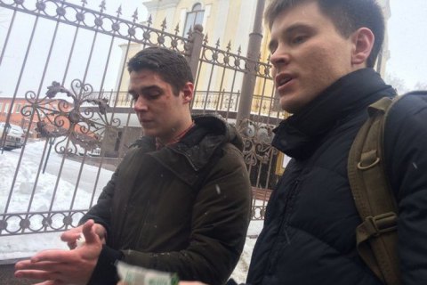 Hired heavies batter Odesa mayor's opponents in court