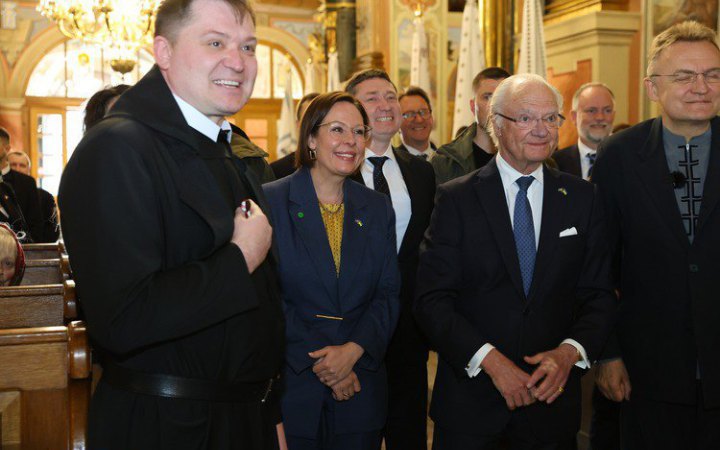 Lviv’s Dudaryk choir performs for Sweden’s king during official visit