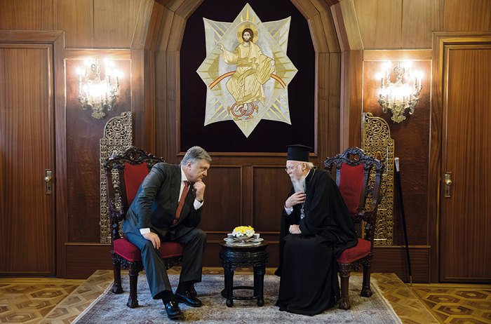 President Petro Poroshenko and Ecumenical Patriarch Bartholomew I during a meeting in Istanbul, 9 April 2018