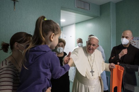 Pope Francis visited Ukrainian children at the Vatican Hospital