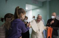 Pope Francis visited Ukrainian children at the Vatican Hospital