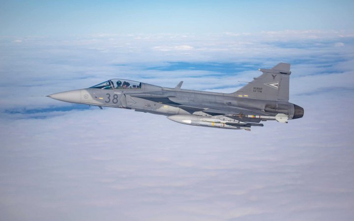 Hungary scrambled fighters due to an unidentified aircraft from Ukraine