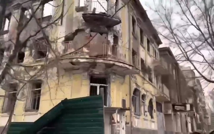 Russian troops destroy Mariupol's historic city centre