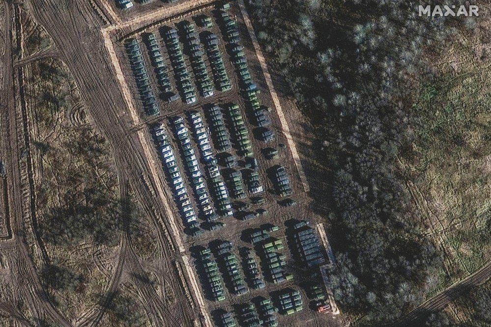 Accumulation of Russian equipment near the borders on satellite images on the eve of the invasion