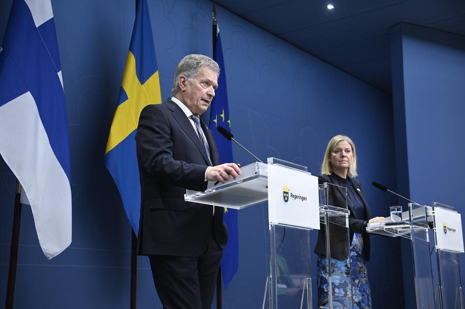 Finnish President Sauli Niinisto and Swedish Prime Minister Magdalena Andersson during a joint press conference in Stockholm on May 17, 2022