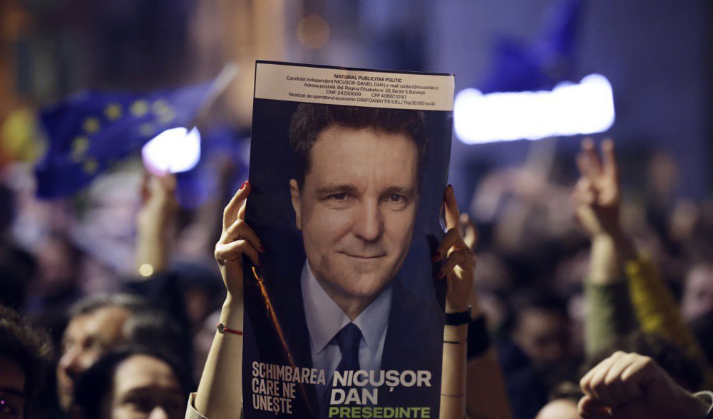 Nicușor Dan’s supporters rally in Bucharest, 19 May, 2025.