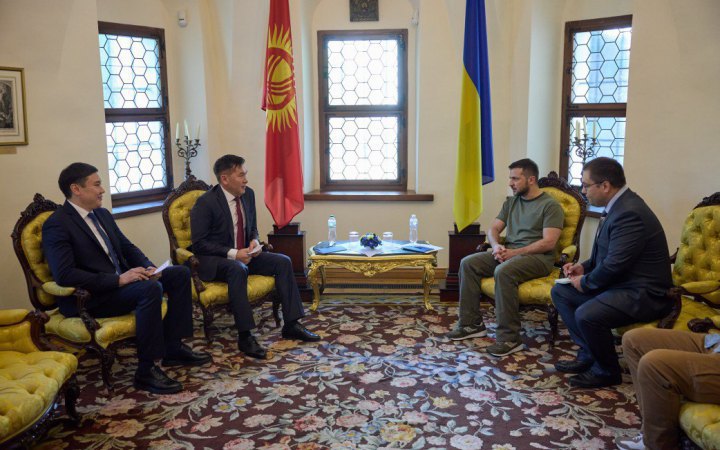 Zelenskyy accepts credentials from four ambassadors