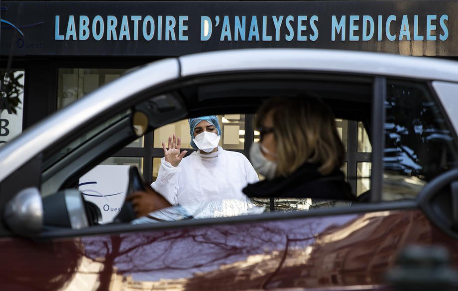 A coronavirus testing centre near a laboratory in Neuilly-sur-Seine, France, 25 March 2020
