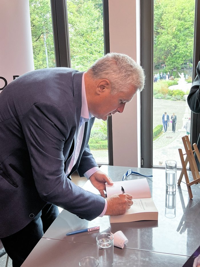 Romanian journalist Romeo Couti during the presentation of the latest book.