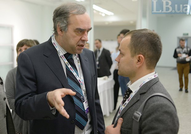 Interfax-Ukraine director-general Oleksandr Martynenko and DTEK Anticrisis HQ press secretary Anton Kovalyshyn