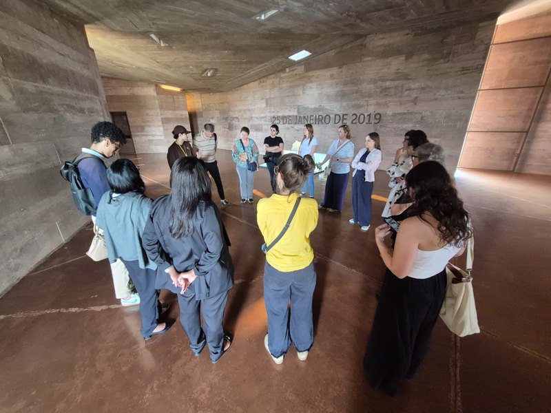 Ukrainian delegation visiting the memorial