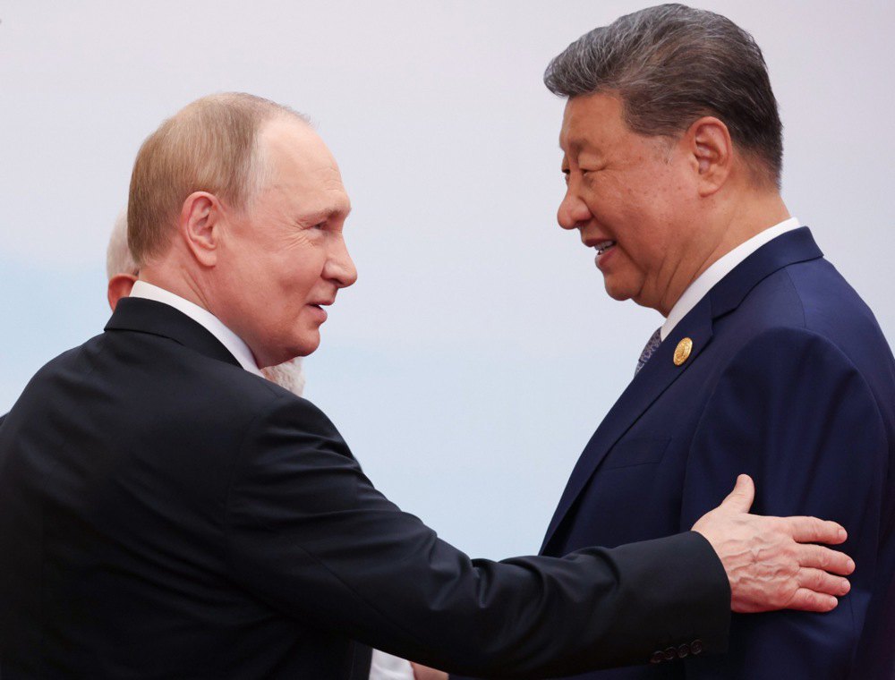  Chinese President Xi Jinping and Russian President Vladimir Putin at the Shanghai Cooperation Organisation summit in Tianjin, 1 September 2025.
