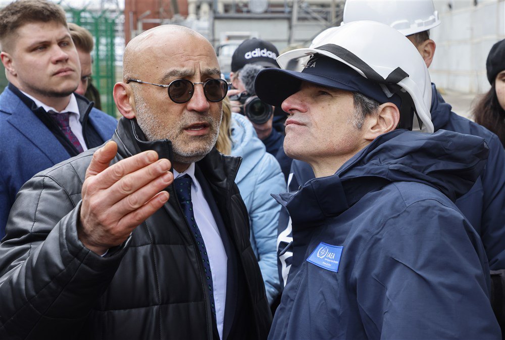 Renat Karchaa, a representative of Rosatom, and Rafael Grossi, IAEA Director General, at the Zaporizhzhya Nuclear Power Plant, March 29, 2023.