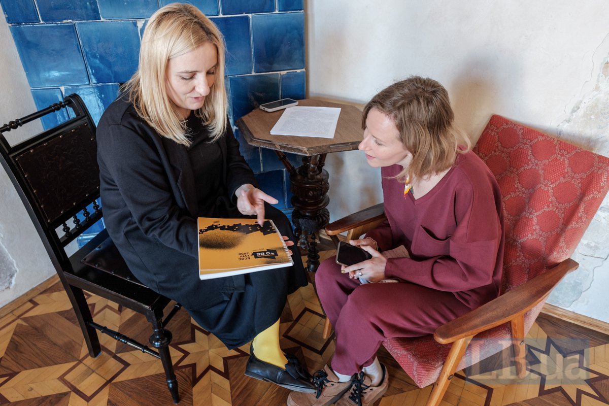 Yuliya Khomchyn and Kateryna Hladka