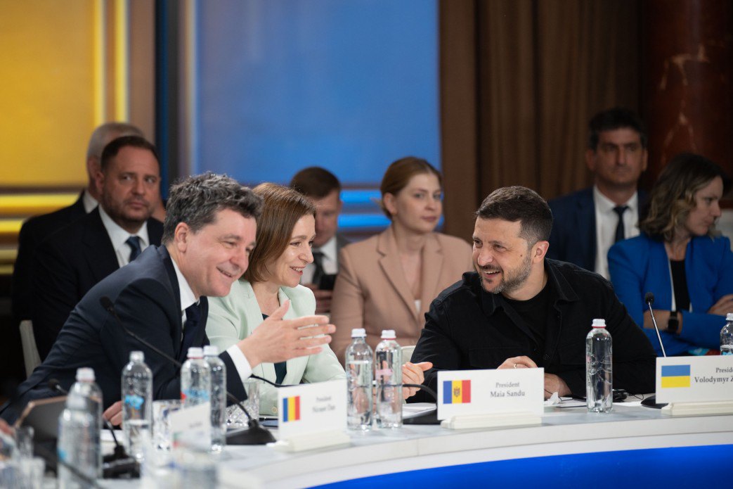 Ukrainian President Volodymyr Zelenskyy talks with Romanian President Nicusor Dan and Moldovan President Maia Sandu during the summit in Odesa.
