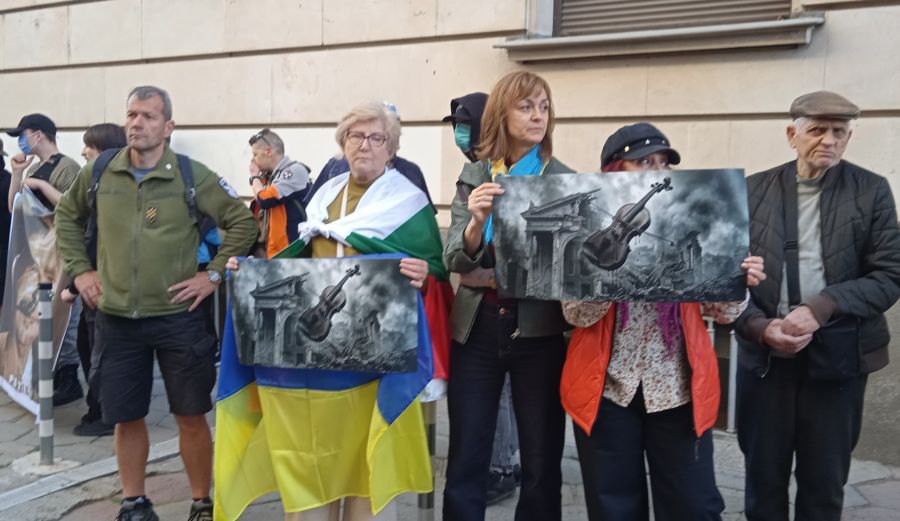 Participants of the protest against the performance of the Russian violinist in Sofia