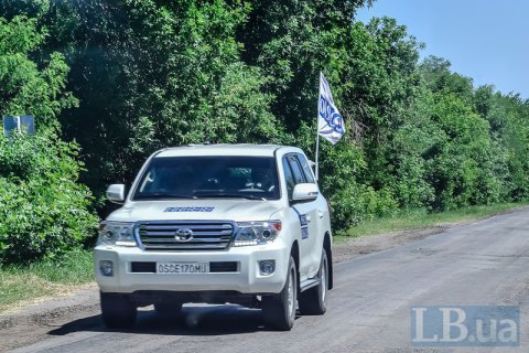 OSCE car said hit by rebel sniper fire in Maryinka