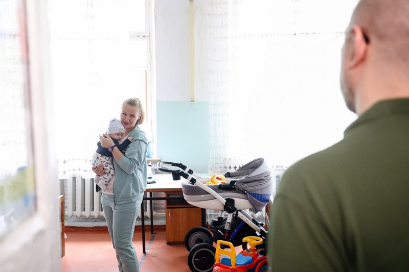 Mother and baby in the Sosnovyy Bir sanatorium, IDP accommodation in Cherkasy Region