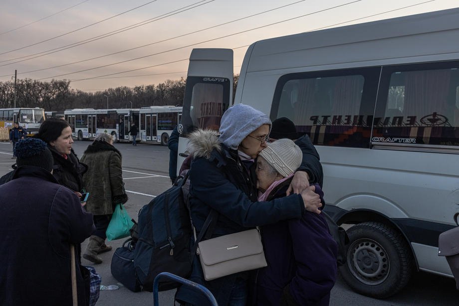 People from occupied Mariupol and Melitopol arrived at the evacuation point in Zaporizhzhya, March 25, 2022.