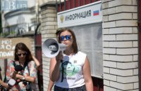 Protesters outside Russian embassy in Kyiv demand prisoners' swap