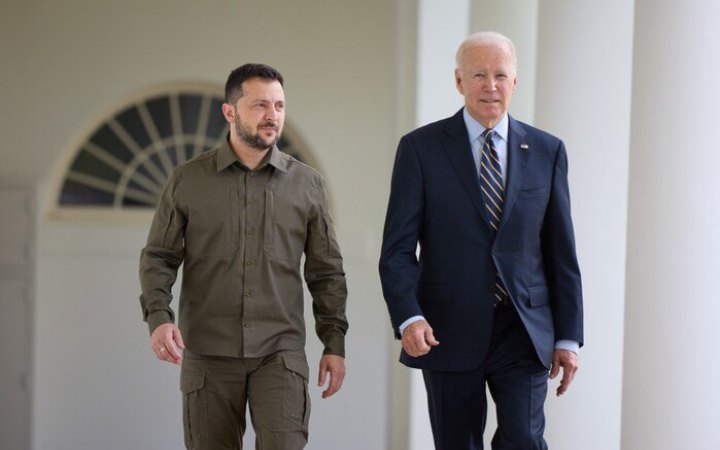 Biden promises Zelenskyy to sign law on US military aid during phone call