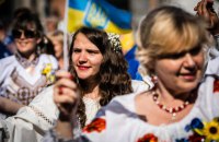 Poll: 47% of Ukrainians rather positive about signing fossil fuel deal with US