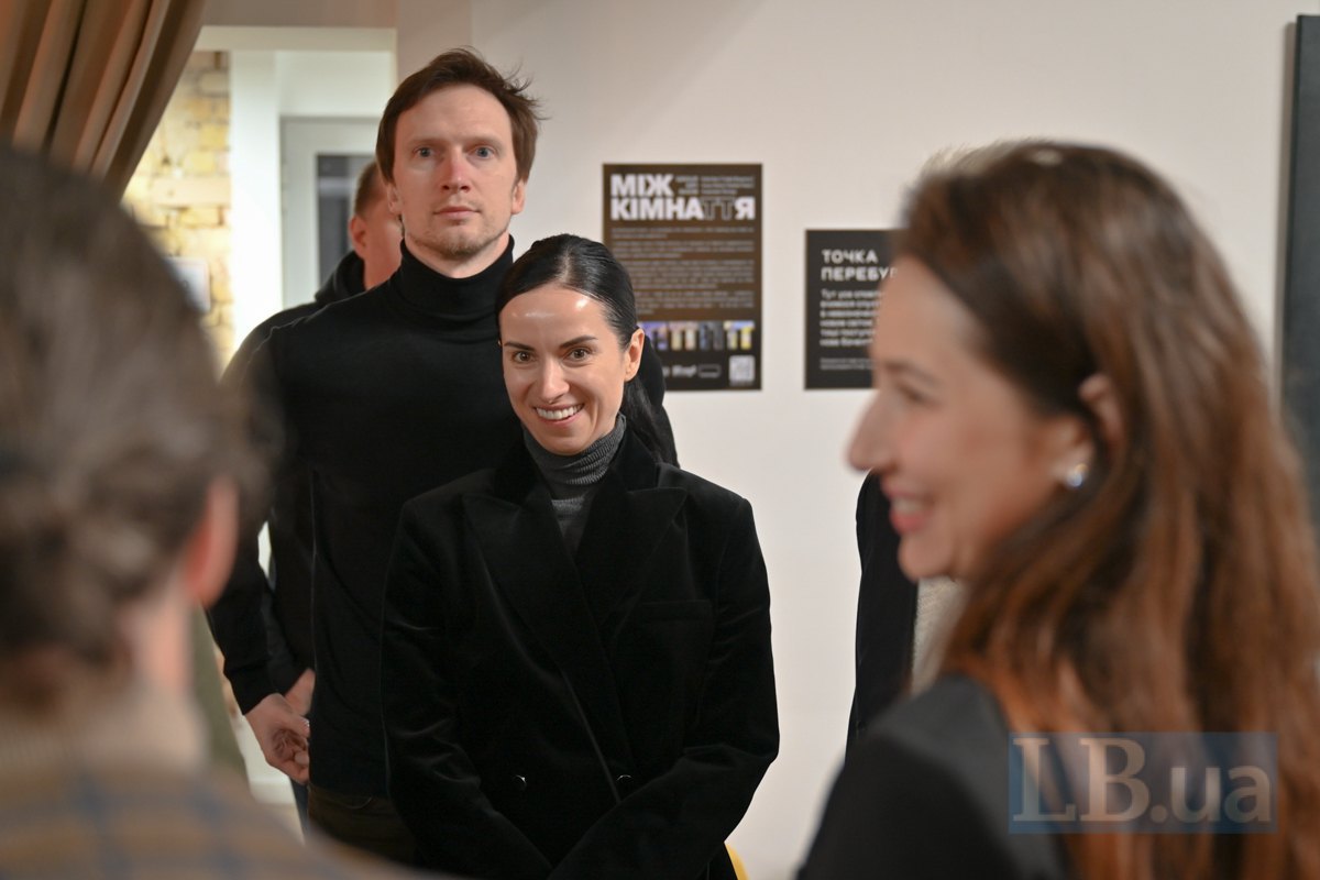 Prima of the Taras Shevchenko National Academic Opera and Ballet Theatre Nataliya Matsak (centre) and soloist of the Taras Shevchenko National Academic Opera and Ballet Theatre Serhiy Kryvokon