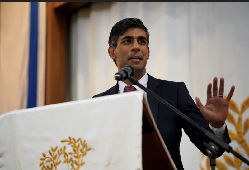 Rishi Sunak during a visit to the Finchley Synagogue in central London