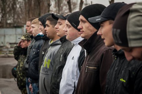 Ukraine lowers conscription age